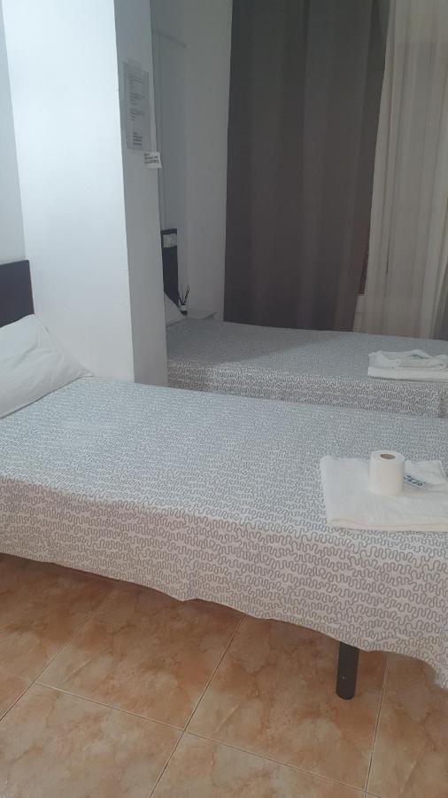 Hostal Sol Celeste 滨海略雷特 外观 照片